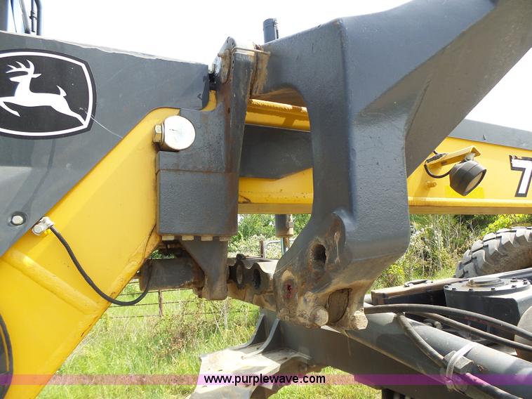 image for item L6081 2005 John Deere 770D motor grader