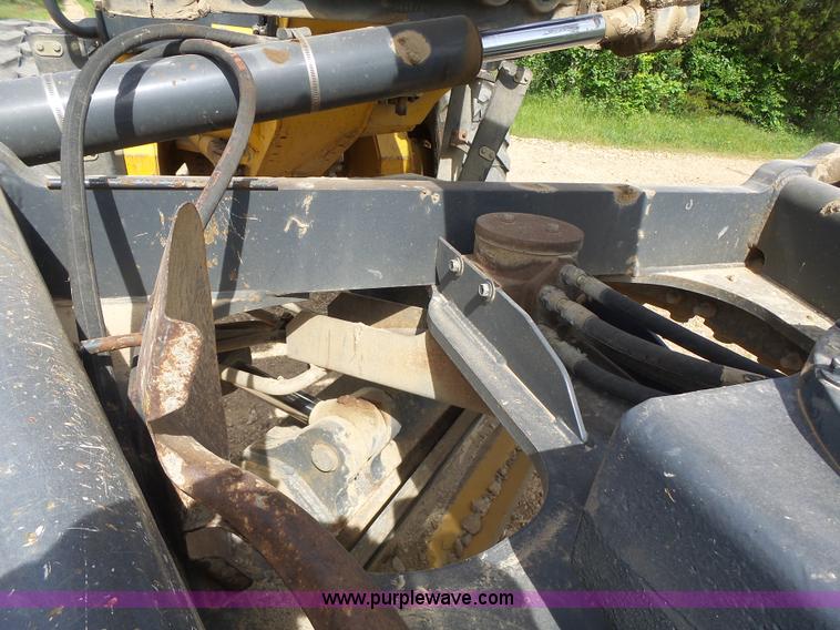 image for item L6081 2005 John Deere 770D motor grader