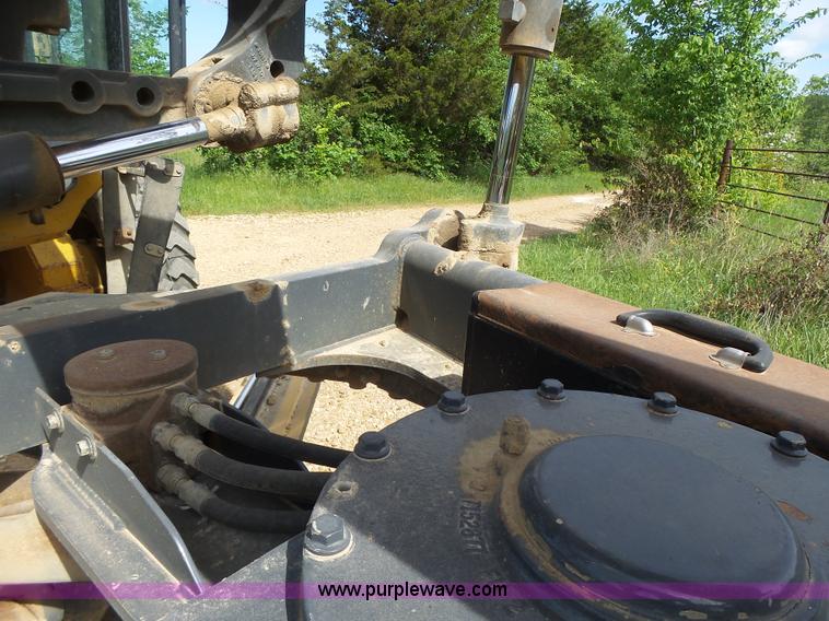 image for item L6081 2005 John Deere 770D motor grader