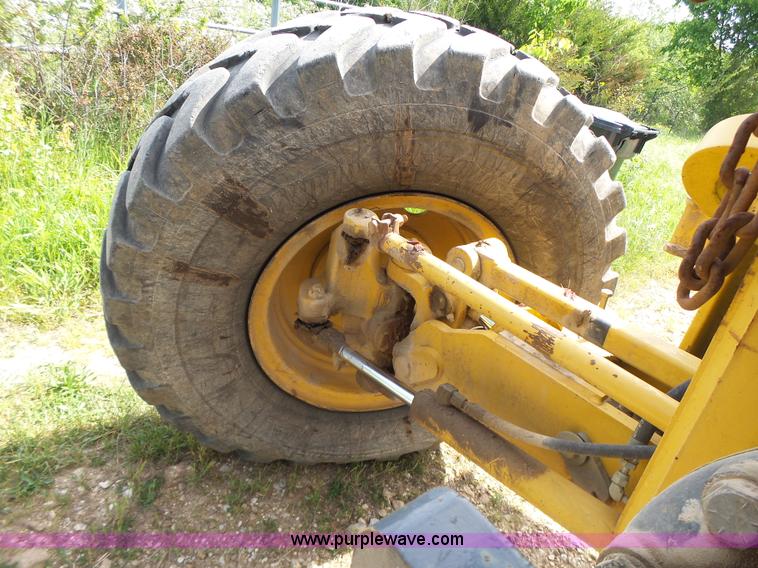 image for item L6081 2005 John Deere 770D motor grader