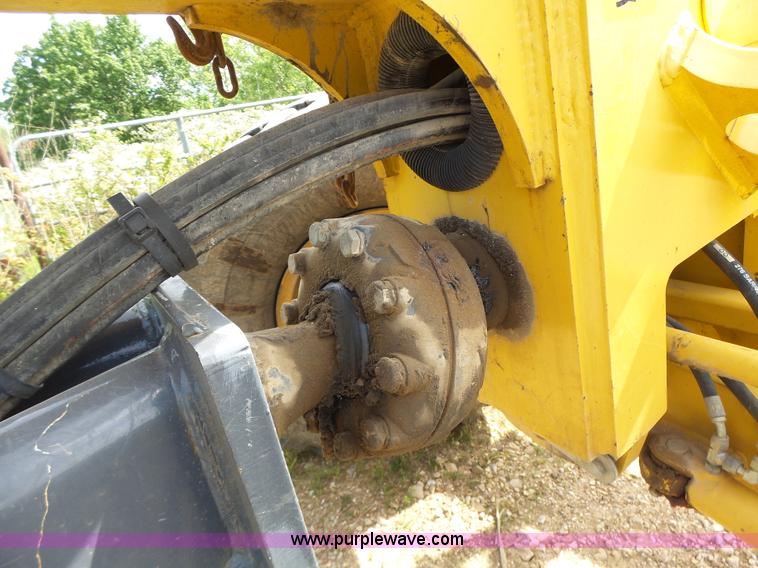 image for item L6081 2005 John Deere 770D motor grader
