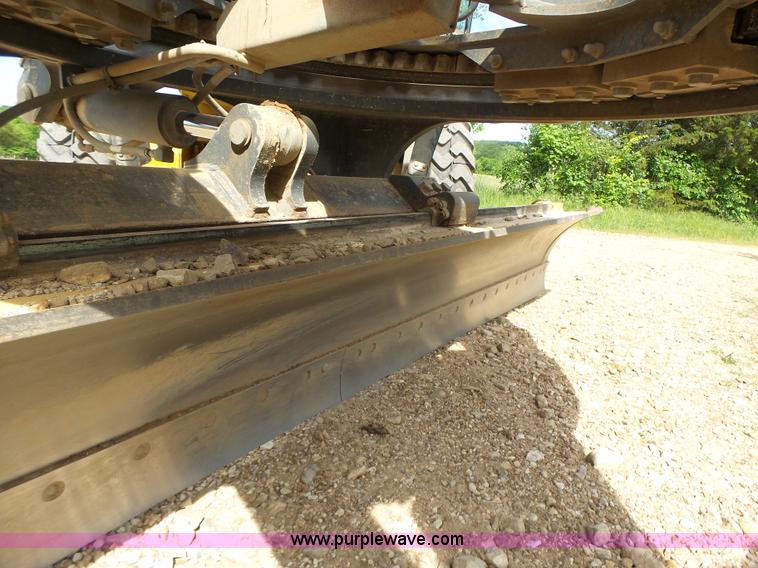 image for item L6081 2005 John Deere 770D motor grader