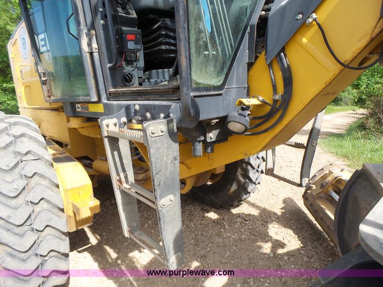 image for item L6081 2005 John Deere 770D motor grader