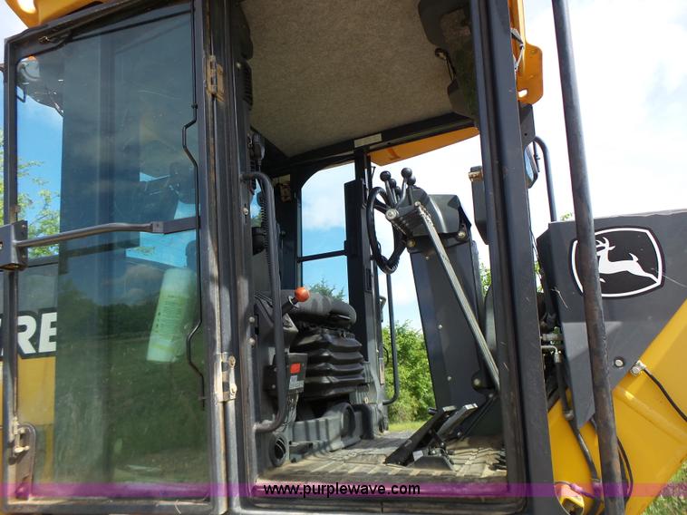 image for item L6081 2005 John Deere 770D motor grader