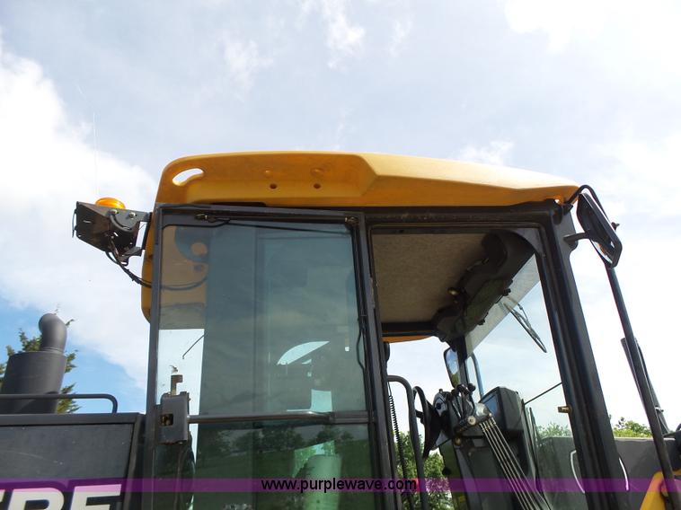 image for item L6081 2005 John Deere 770D motor grader