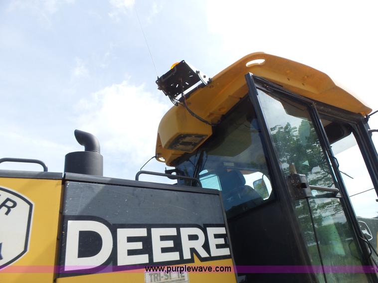 image for item L6081 2005 John Deere 770D motor grader