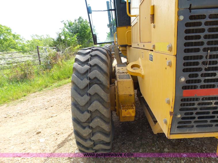 image for item L6081 2005 John Deere 770D motor grader