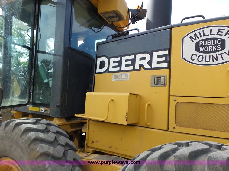 image for item L6081 2005 John Deere 770D motor grader