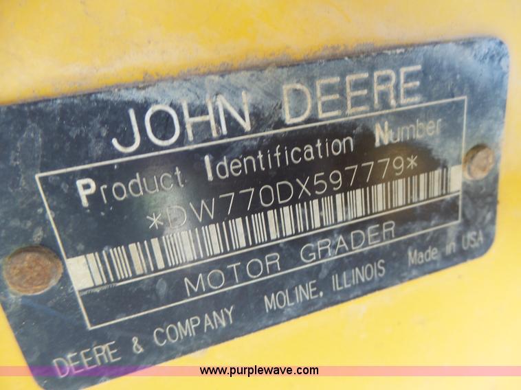 image for item L6081 2005 John Deere 770D motor grader