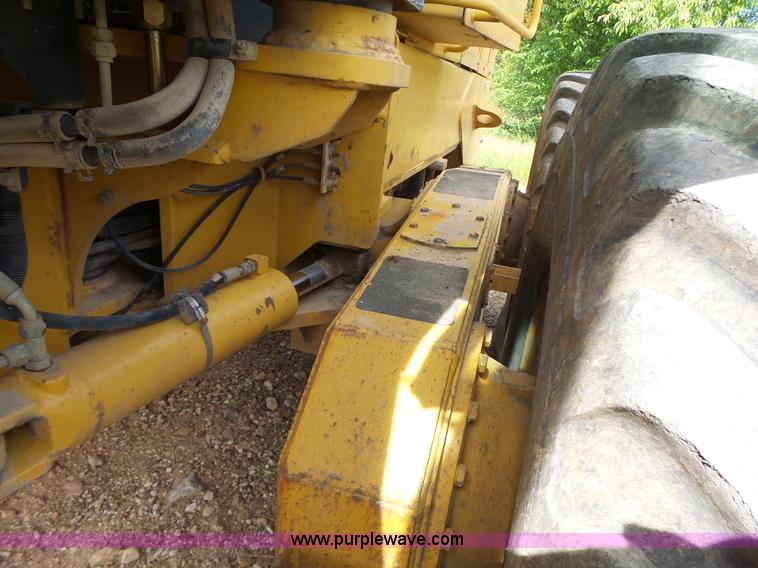 image for item L6081 2005 John Deere 770D motor grader