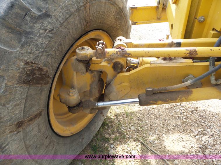 image for item L6081 2005 John Deere 770D motor grader