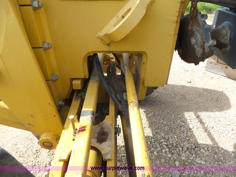 image for item L6081 2005 John Deere 770D motor grader