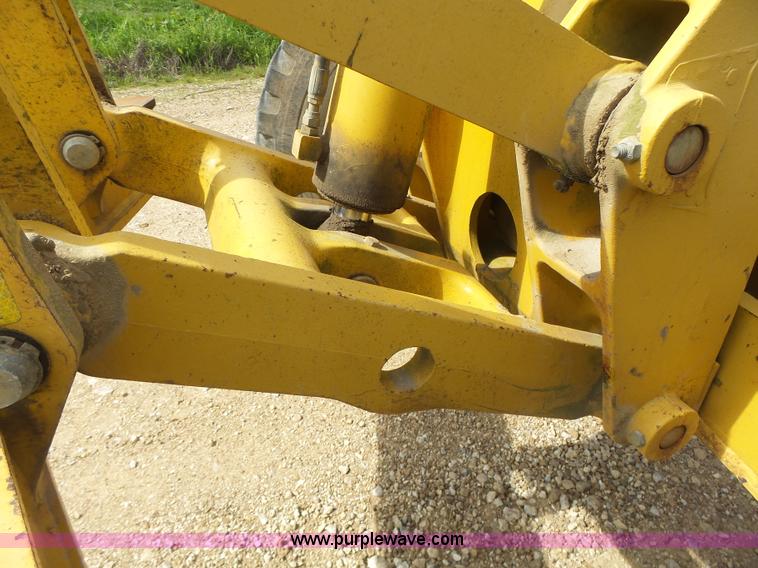 image for item L6081 2005 John Deere 770D motor grader