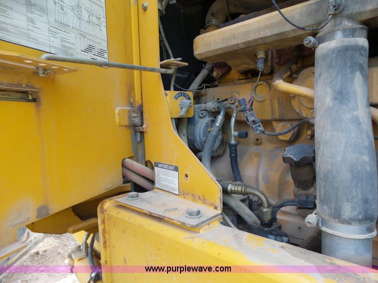 image for item L6081 2005 John Deere 770D motor grader