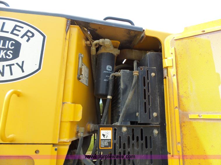 image for item L6081 2005 John Deere 770D motor grader
