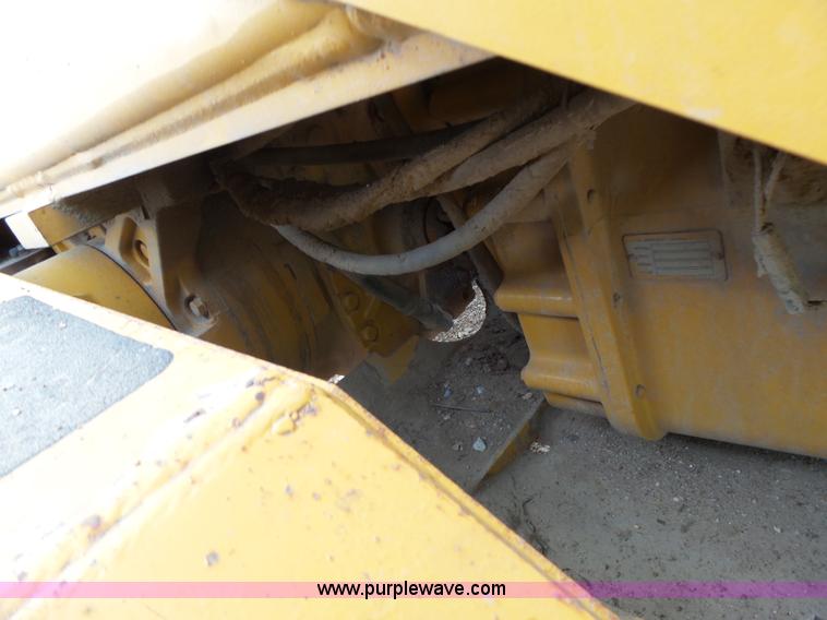 image for item L6081 2005 John Deere 770D motor grader