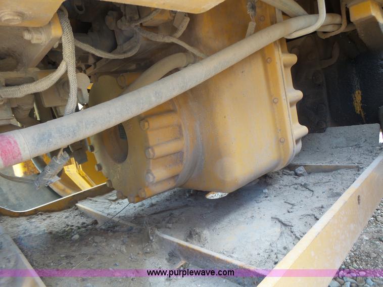 image for item L6081 2005 John Deere 770D motor grader