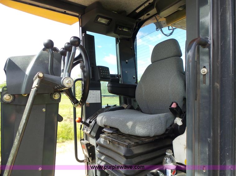 image for item L6081 2005 John Deere 770D motor grader