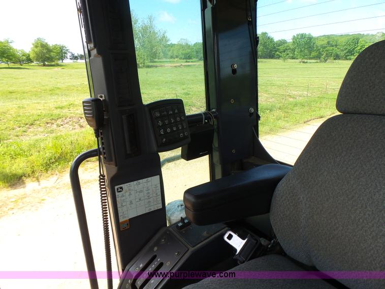 image for item L6081 2005 John Deere 770D motor grader