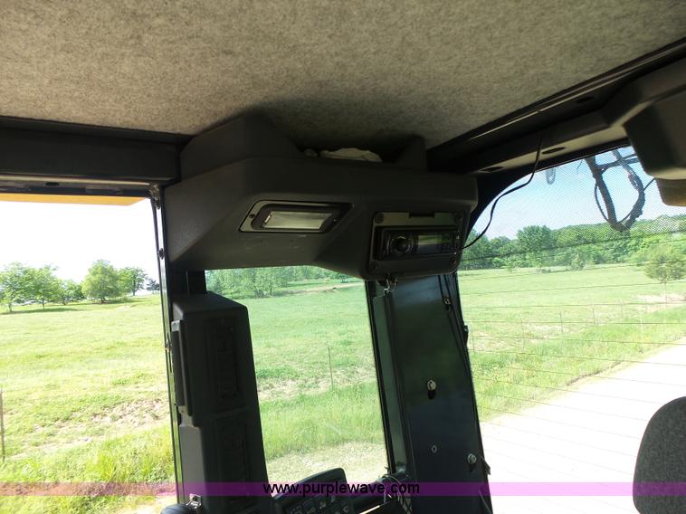 image for item L6081 2005 John Deere 770D motor grader