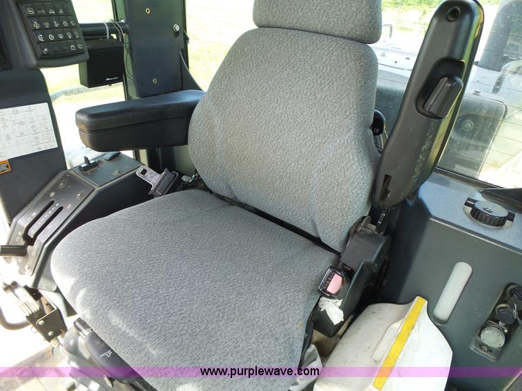 image for item L6081 2005 John Deere 770D motor grader