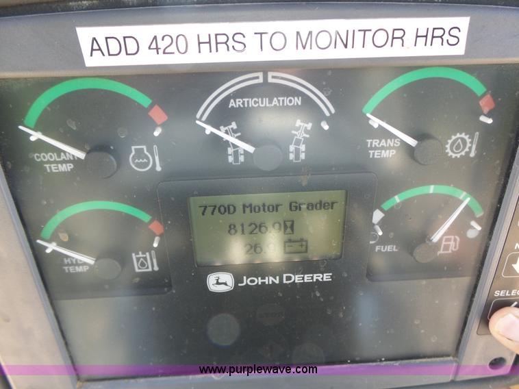 image for item L6081 2005 John Deere 770D motor grader