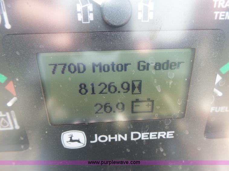 image for item L6081 2005 John Deere 770D motor grader