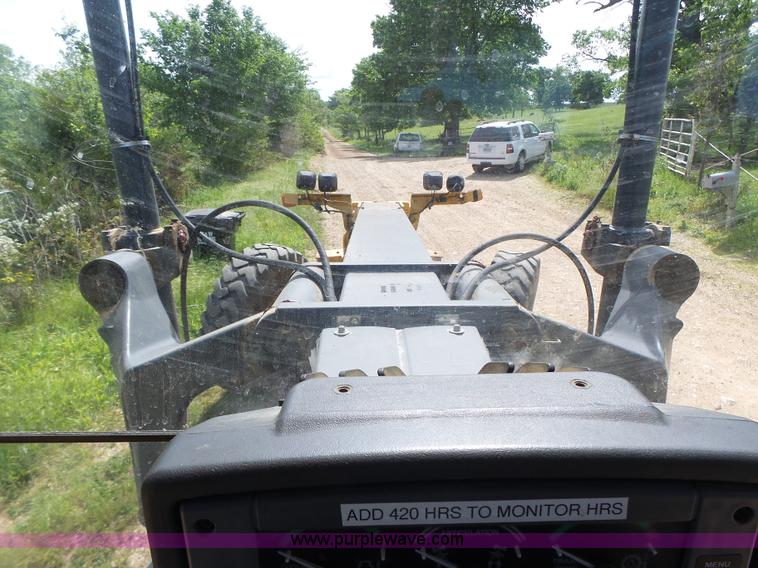 image for item L6081 2005 John Deere 770D motor grader