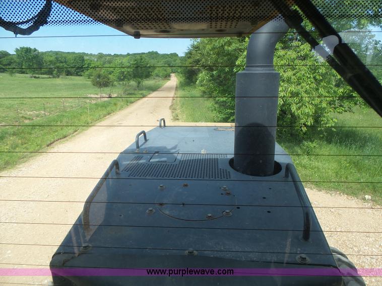 image for item L6081 2005 John Deere 770D motor grader