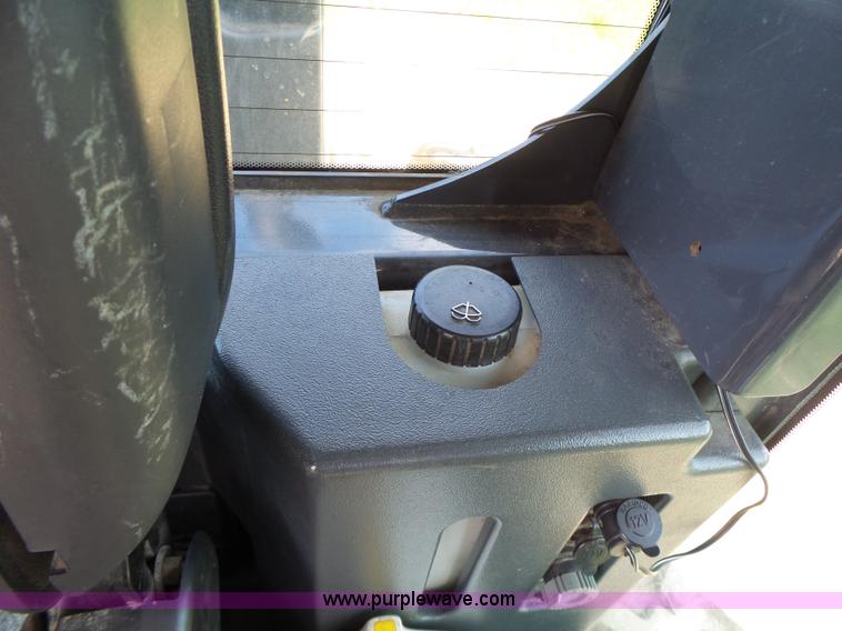 image for item L6081 2005 John Deere 770D motor grader