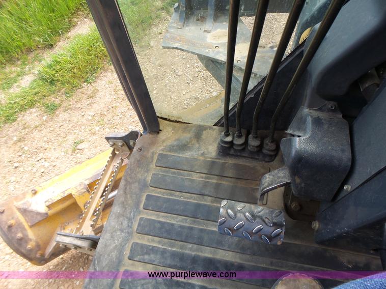 image for item L6081 2005 John Deere 770D motor grader