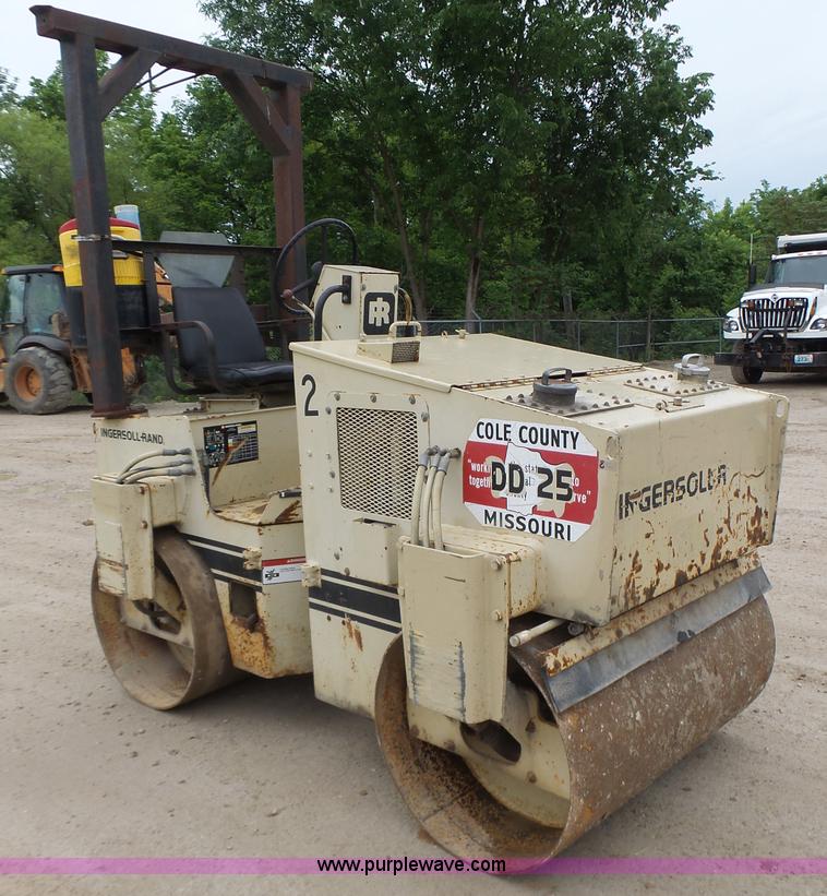 image for item L6084 Ingersoll Rand DD25 double drum vibratory roller