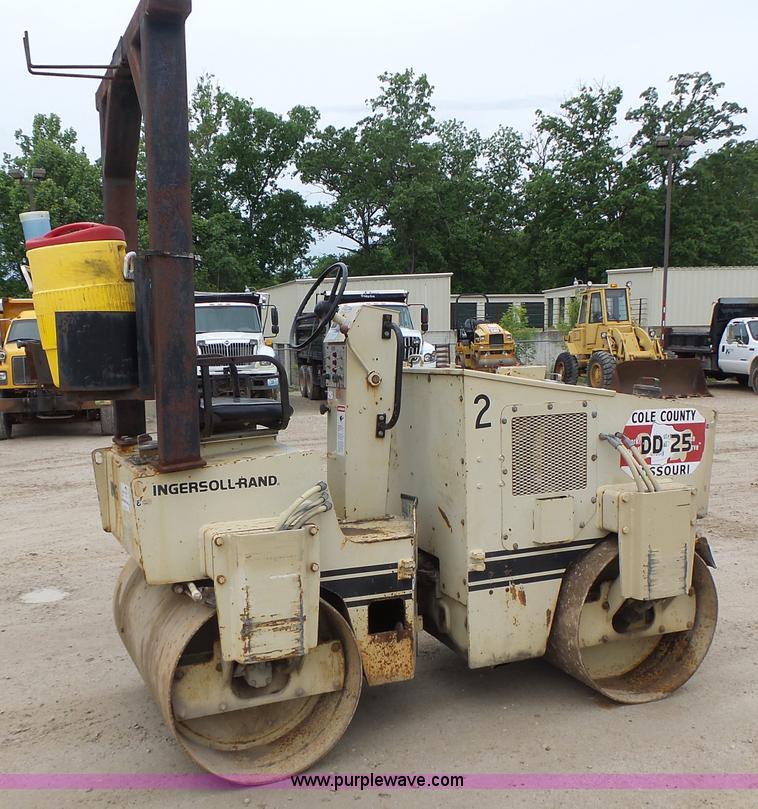 image for item L6084 Ingersoll Rand DD25 double drum vibratory roller