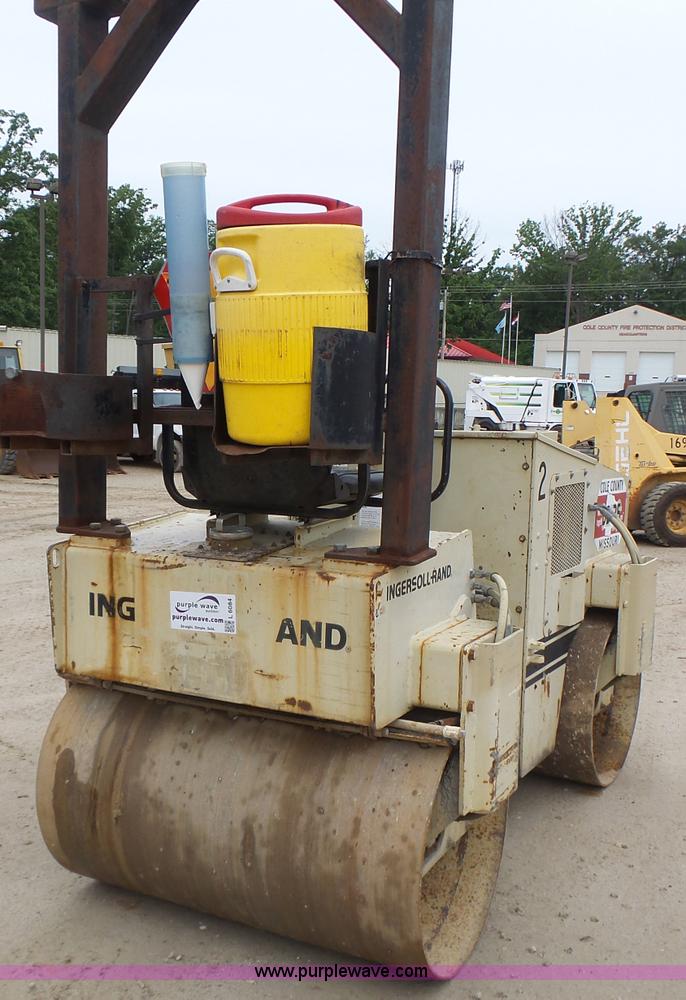 image for item L6084 Ingersoll Rand DD25 double drum vibratory roller