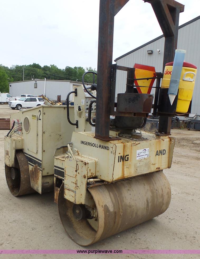 image for item L6084 Ingersoll Rand DD25 double drum vibratory roller