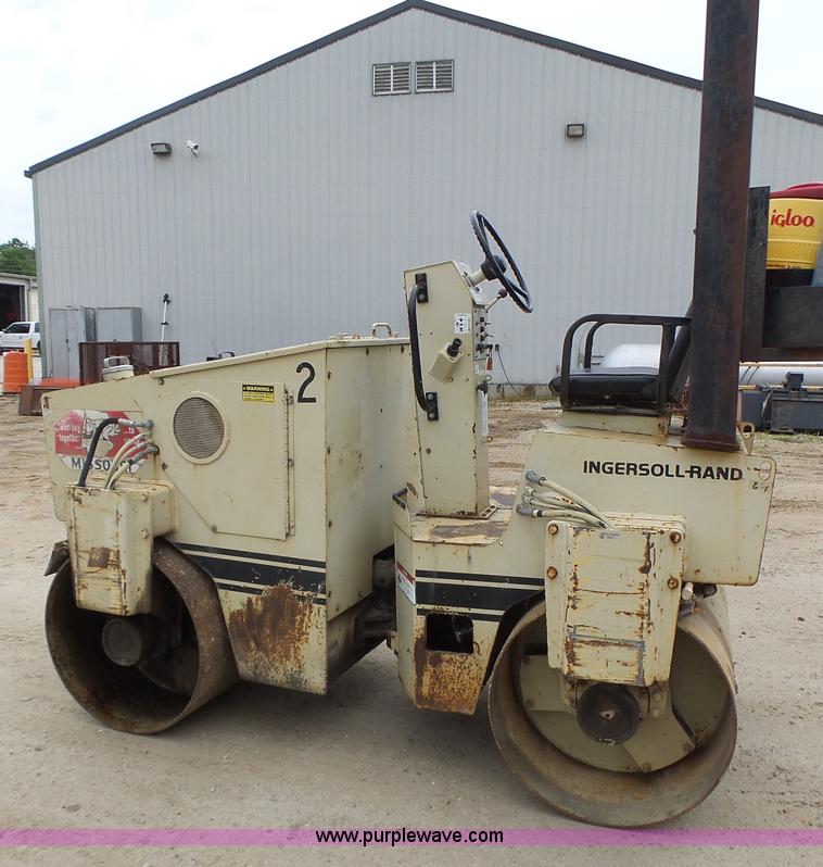 image for item L6084 Ingersoll Rand DD25 double drum vibratory roller
