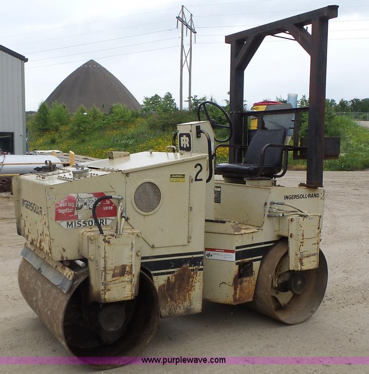 image for item L6084 Ingersoll Rand DD25 double drum vibratory roller
