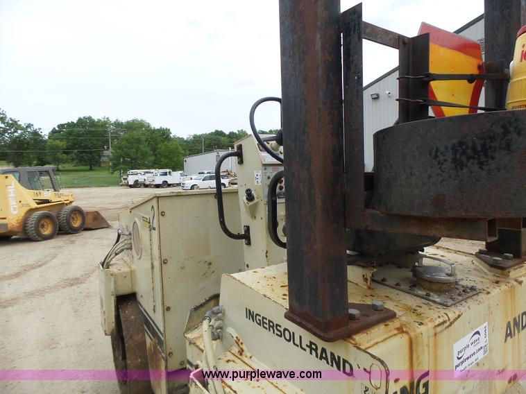 image for item L6084 Ingersoll Rand DD25 double drum vibratory roller