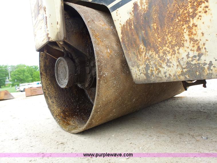 image for item L6084 Ingersoll Rand DD25 double drum vibratory roller