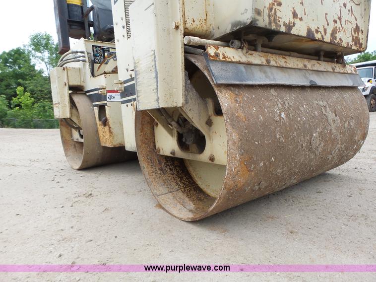 image for item L6084 Ingersoll Rand DD25 double drum vibratory roller