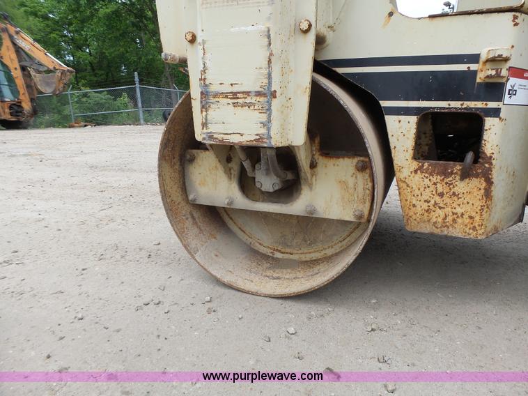 image for item L6084 Ingersoll Rand DD25 double drum vibratory roller