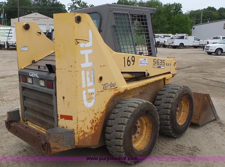 image for item L6085 Gehl SL5635 SXT skid steer