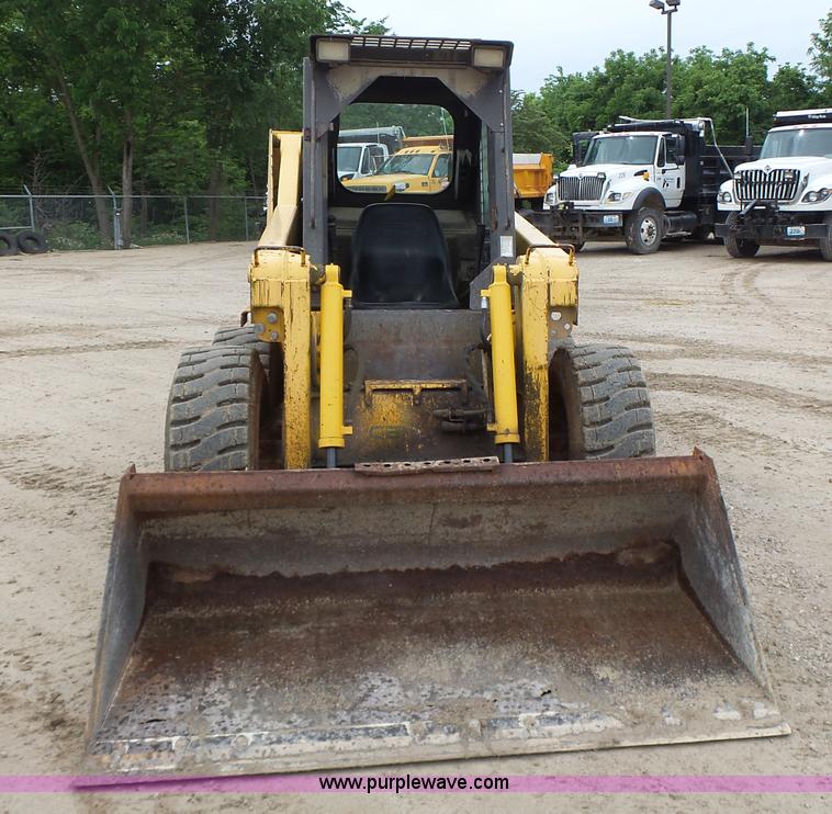 image for item L6085 Gehl SL5635 SXT skid steer