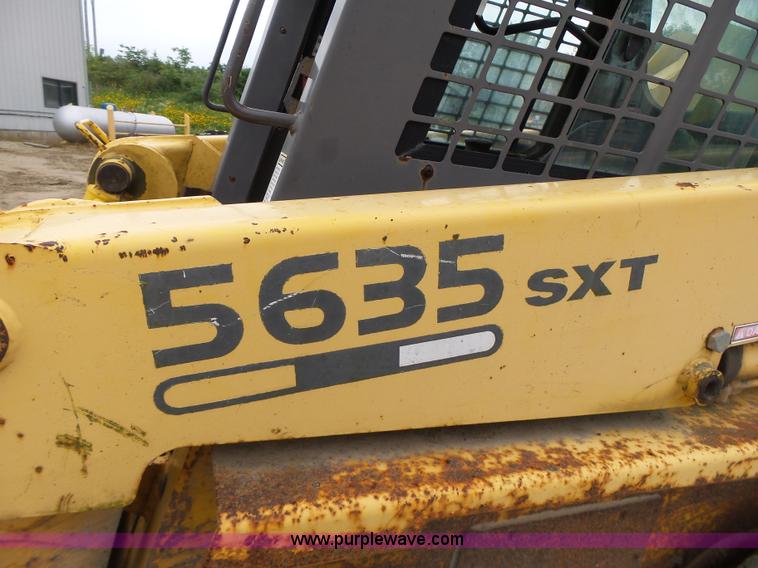 image for item L6085 Gehl SL5635 SXT skid steer