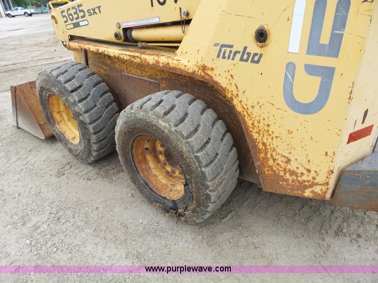 image for item L6085 Gehl SL5635 SXT skid steer