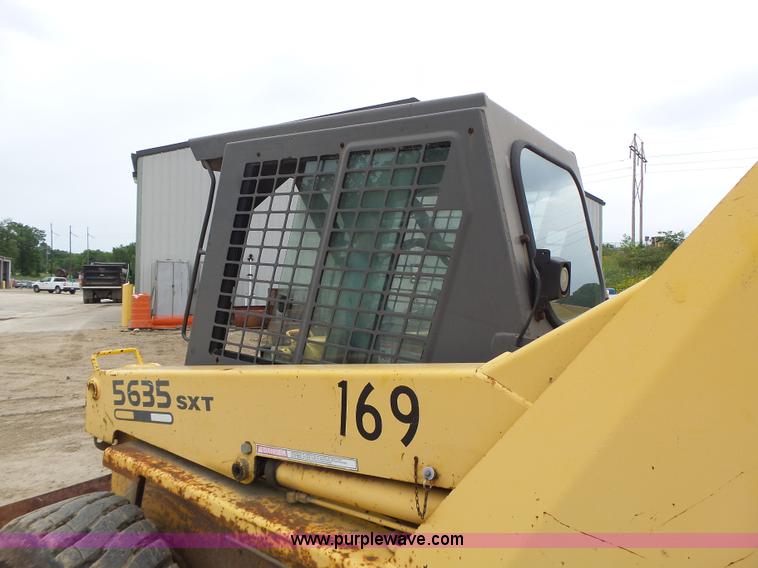 image for item L6085 Gehl SL5635 SXT skid steer