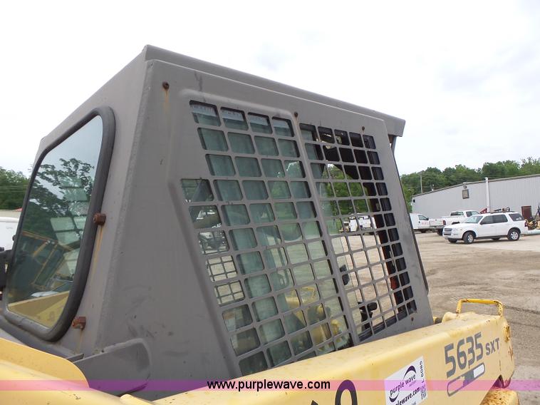 image for item L6085 Gehl SL5635 SXT skid steer