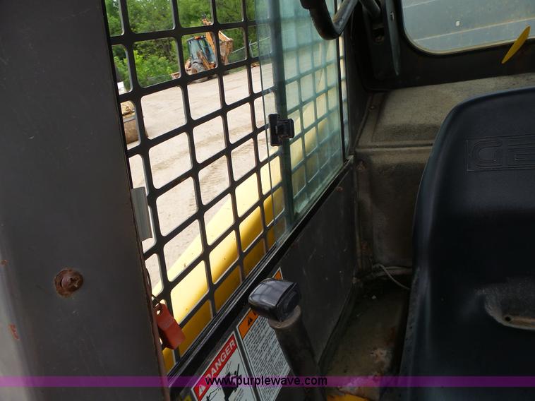 image for item L6085 Gehl SL5635 SXT skid steer