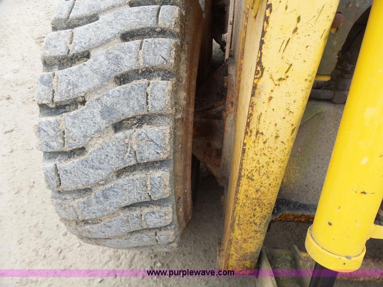 image for item L6085 Gehl SL5635 SXT skid steer