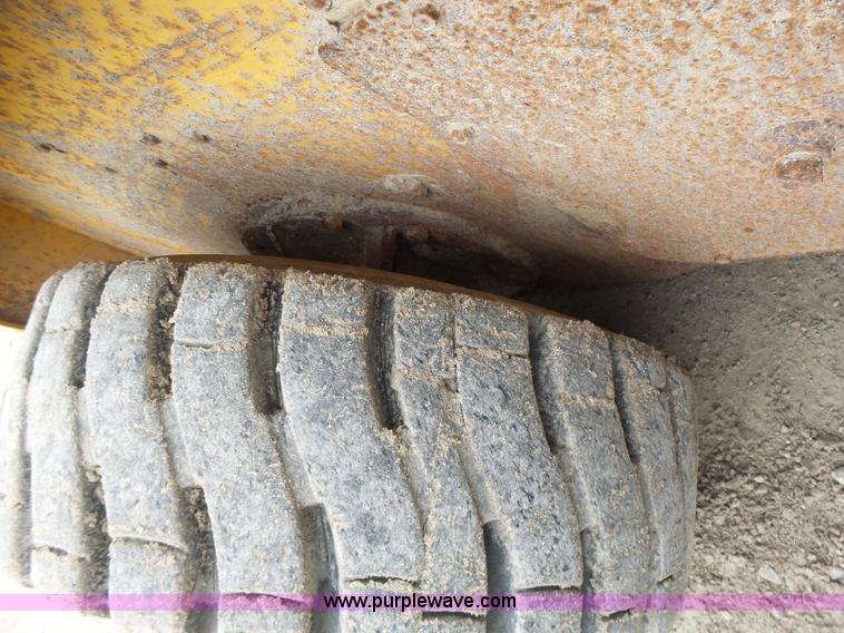 image for item L6085 Gehl SL5635 SXT skid steer